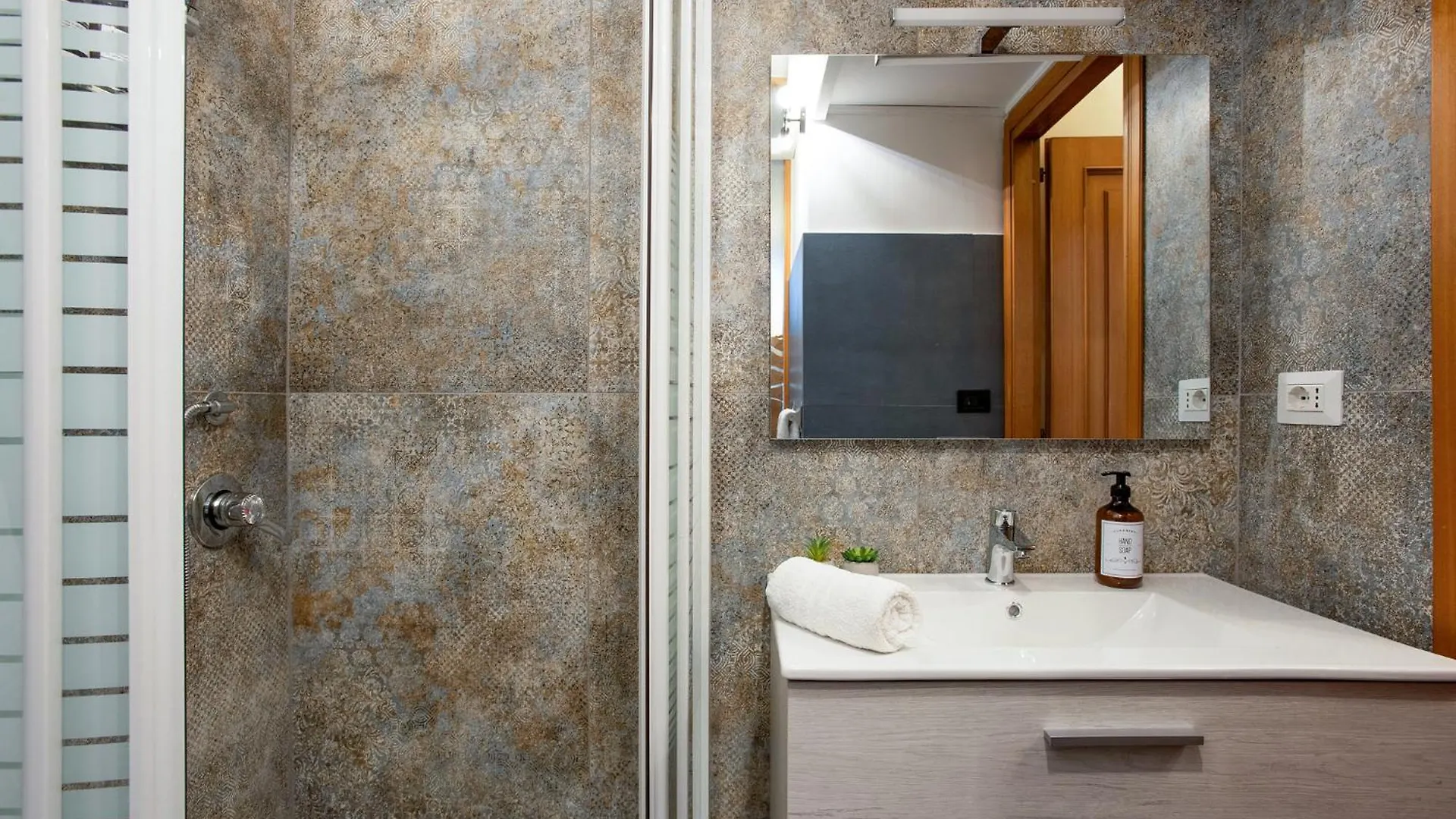 Elegant 1Bdr Front The Subway Furio Camillo Apartment Rome Italy